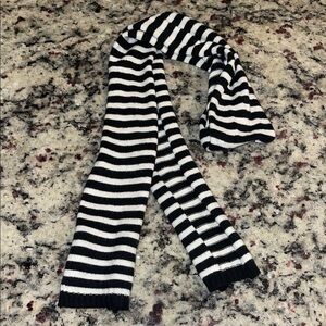 Girls Black and White Striped Skinny Scarf/Tie. Stretchy Soft Acrylic.